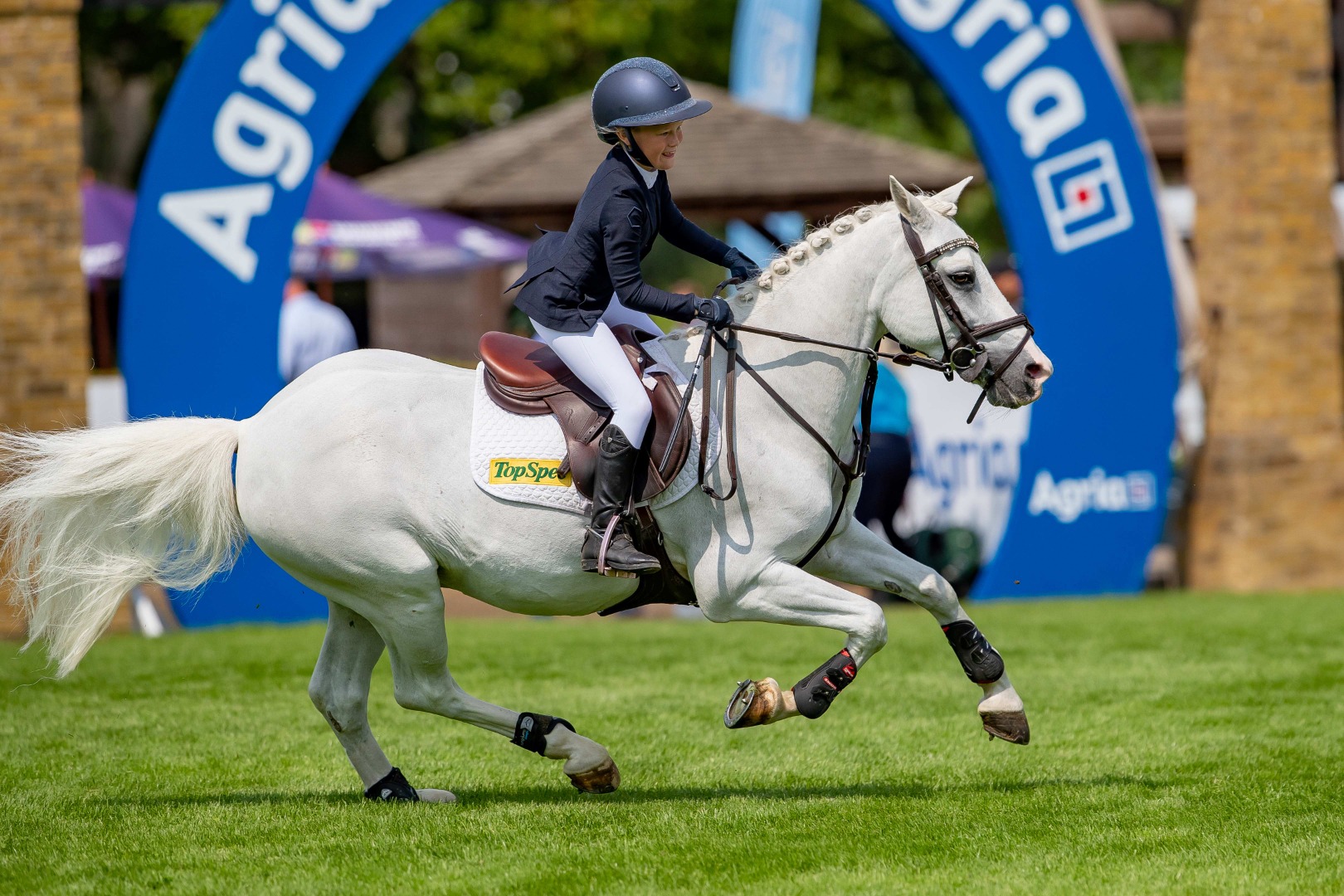Anya Dewey Clarke & Jim - Pro Ponies BS Winter 128cms Championship