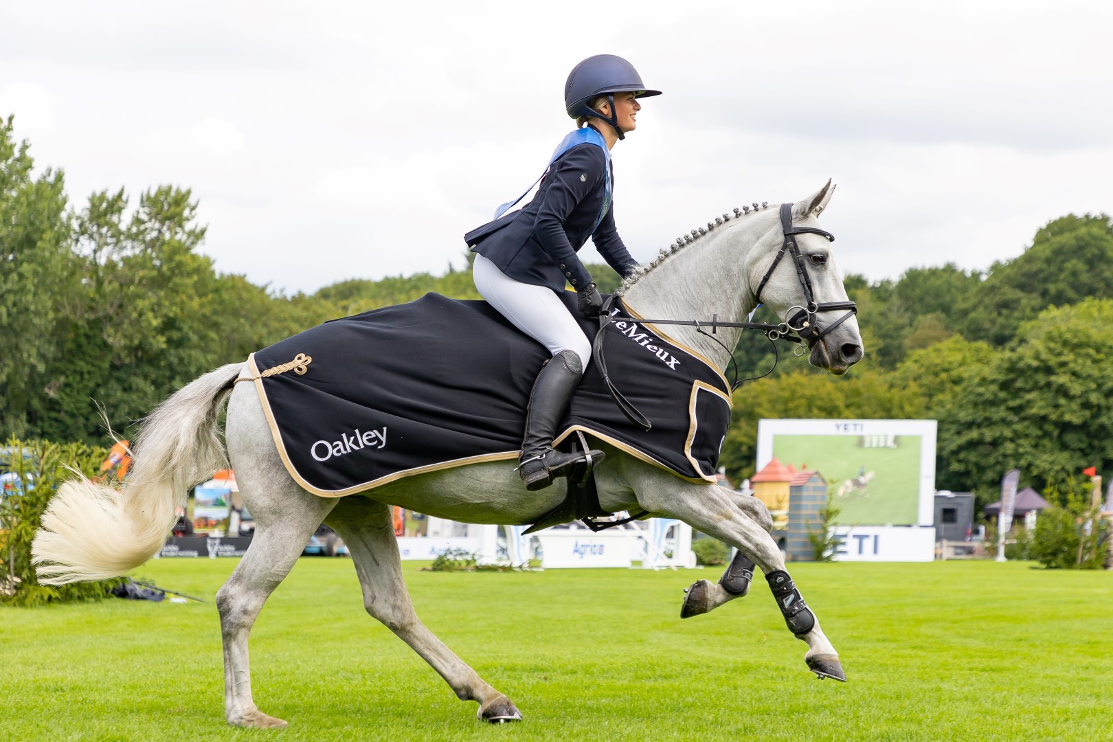 Oakley Coachbuilders BS Winter Grade JC Championship- Gabriella Douglas and Farravaune Shannen